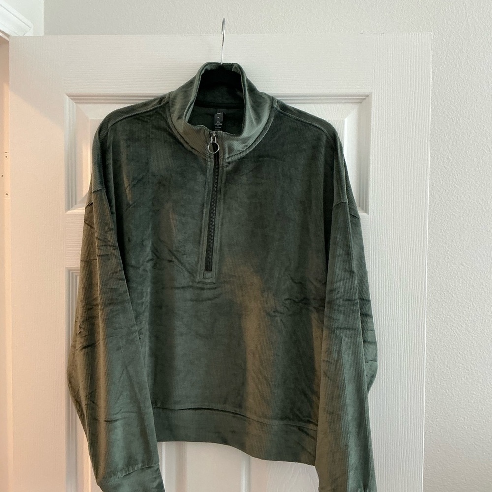 Vuori matching velour set.